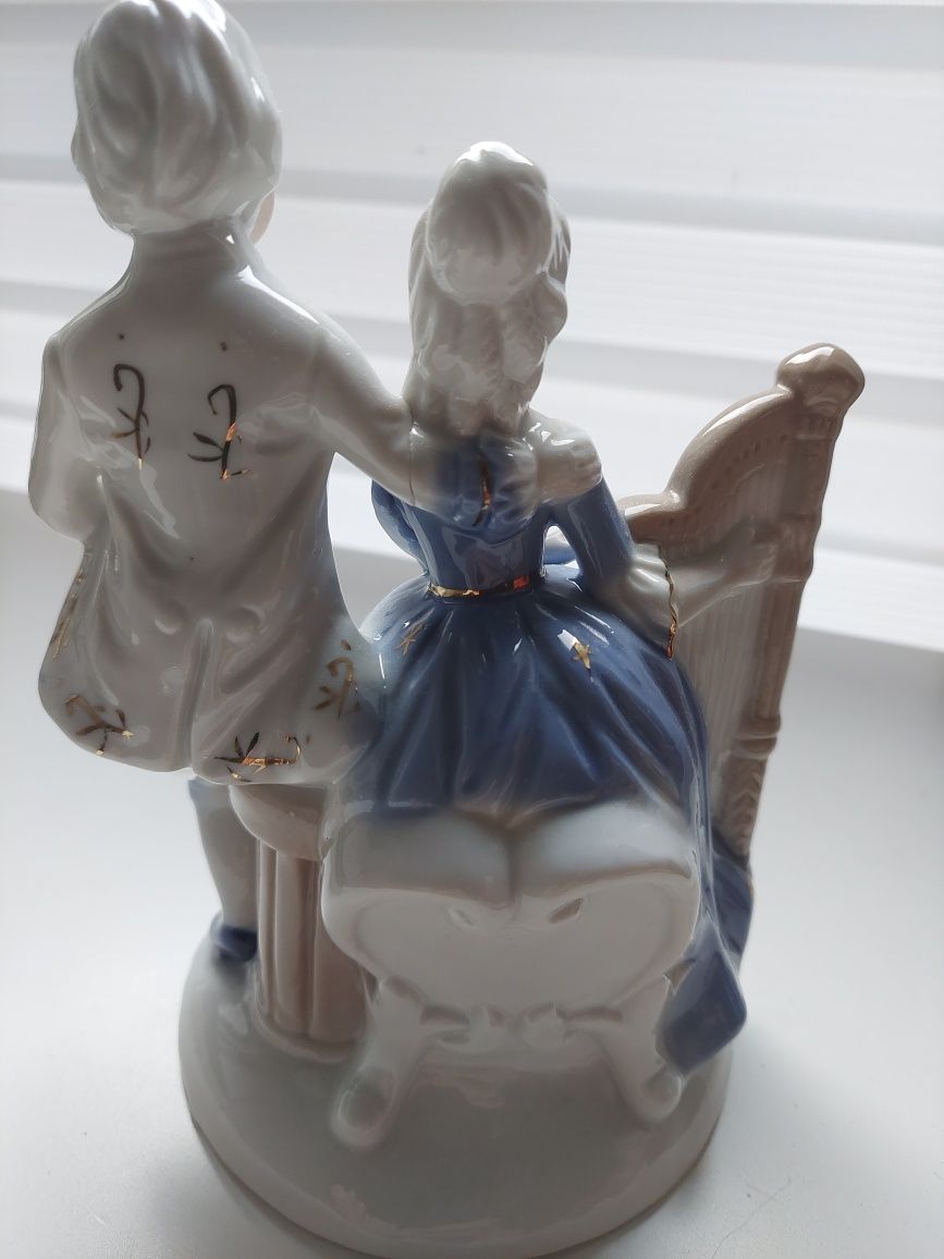 Royal  , porcelana  , porcelanowa figurka para , muzycy