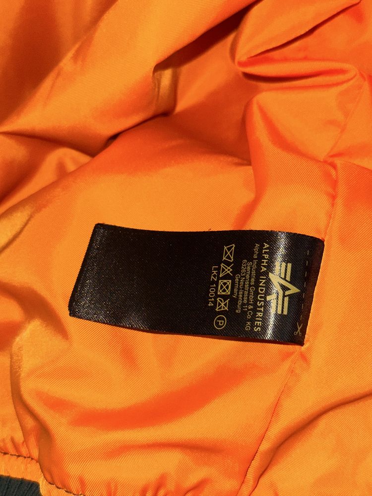 Нейлоновий бомбер Alpha Industries nylon green оригинал с лентой