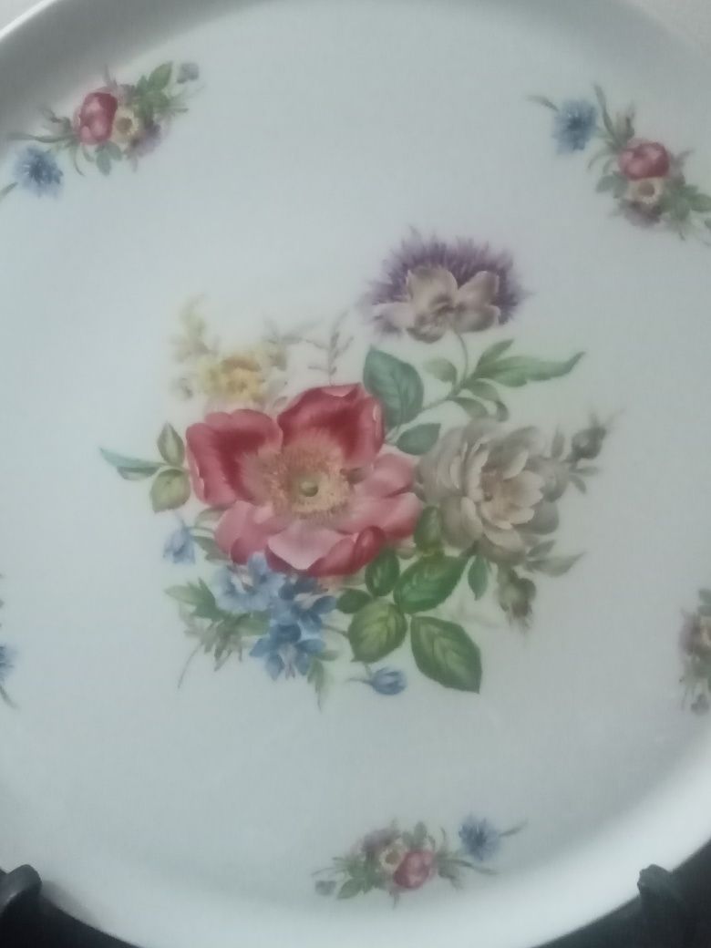 Belo prato de bolo ou outros de porcelana alemã
