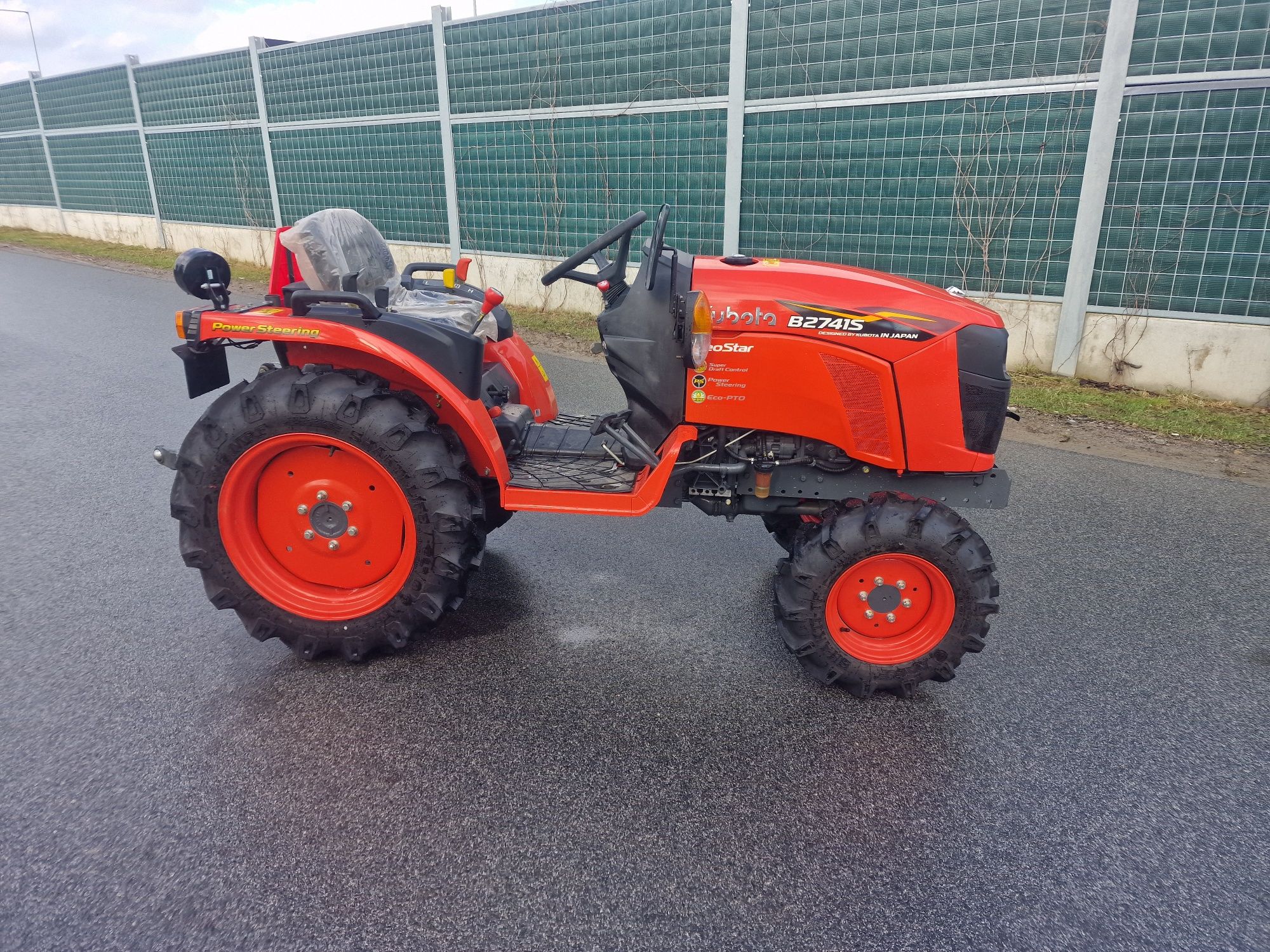 Traktorek  Kubota B2741S fabrycznie nowy