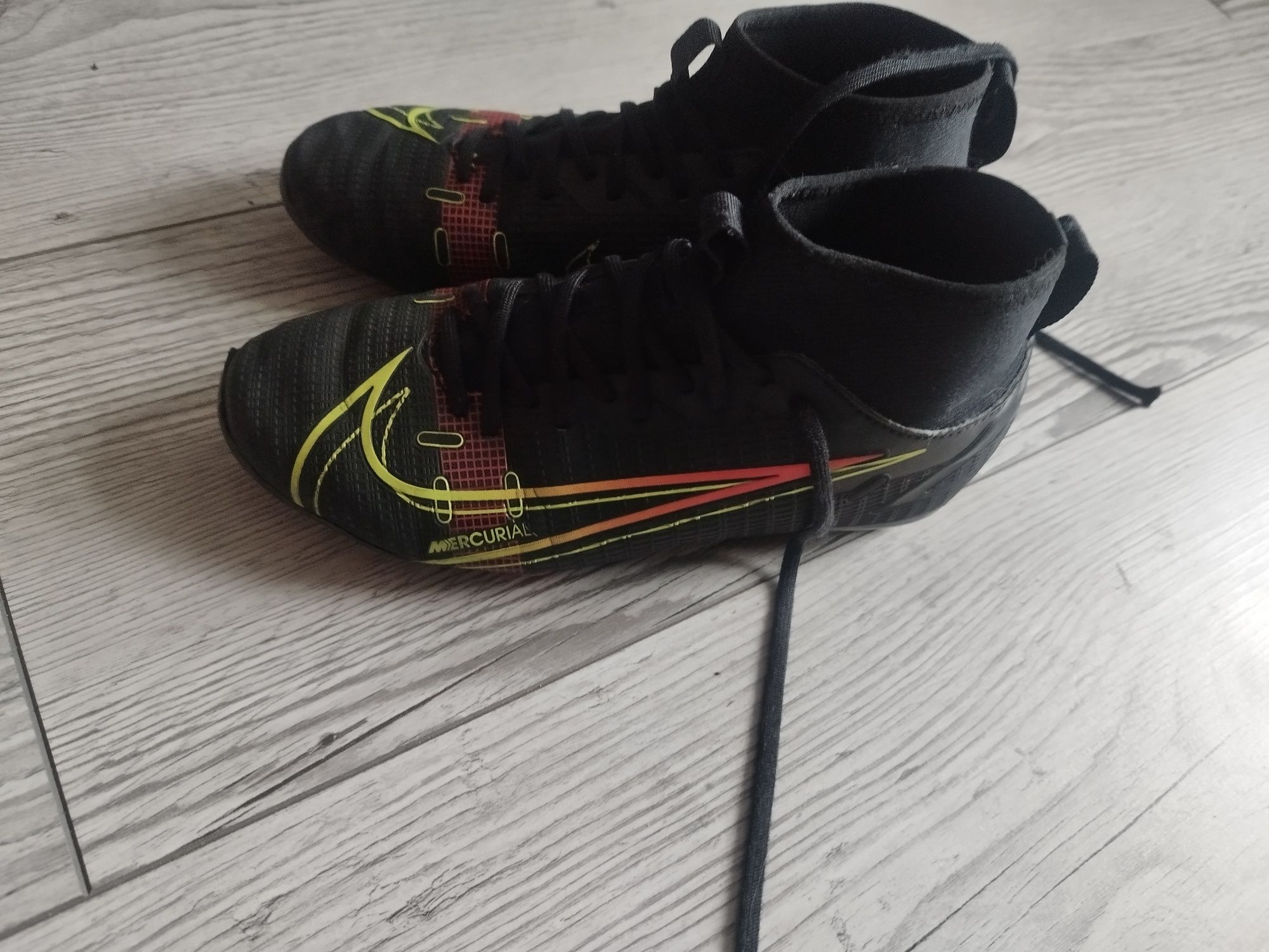 Korki Nike 33.5 czarne