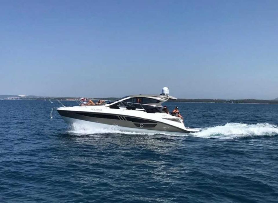 Jacht motorowy Cobrey 33HT