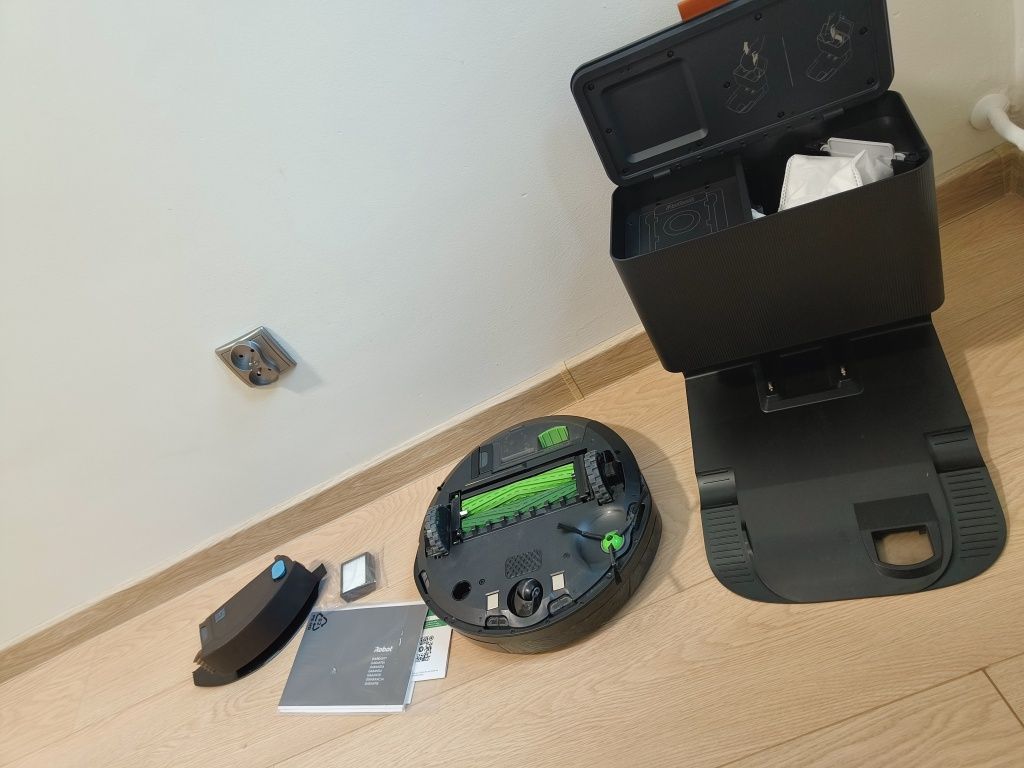 I Robot Roomba i5+ mop, odkurzacz, stacja