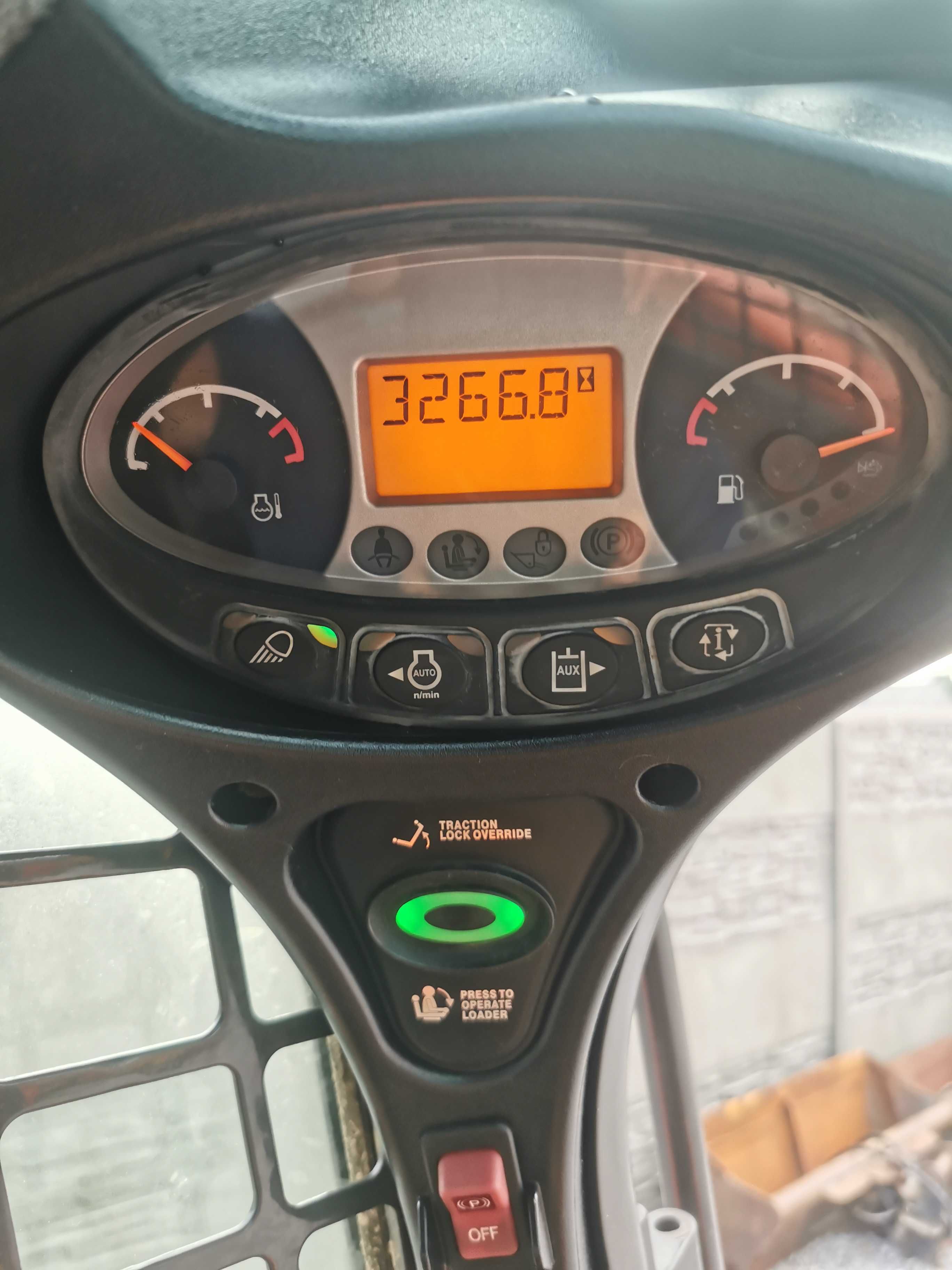 Ładowarka gąsienicowa miniładowarka Bobcat t590 / rok 2016 !!!