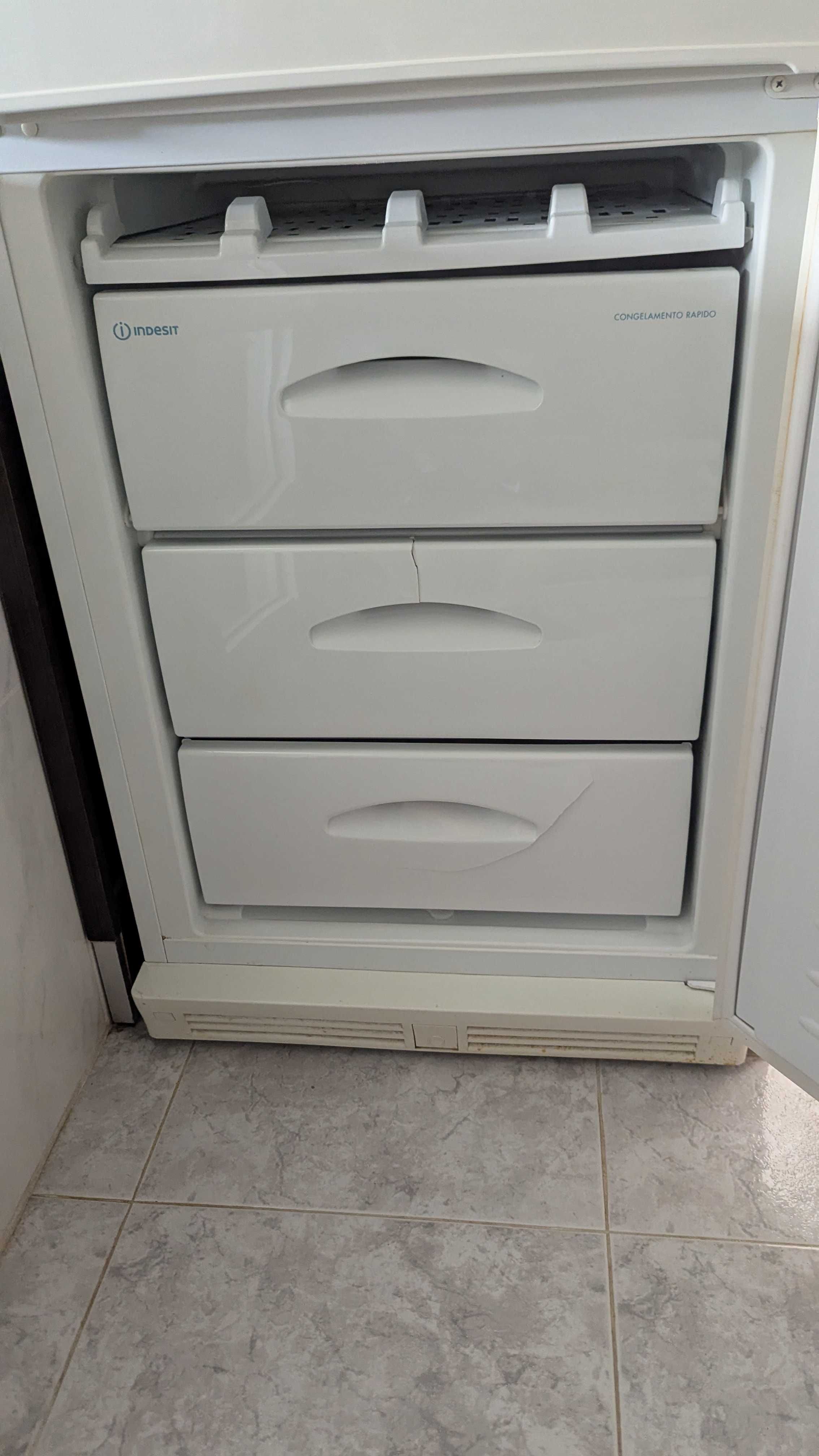 Frigorífico Indesit