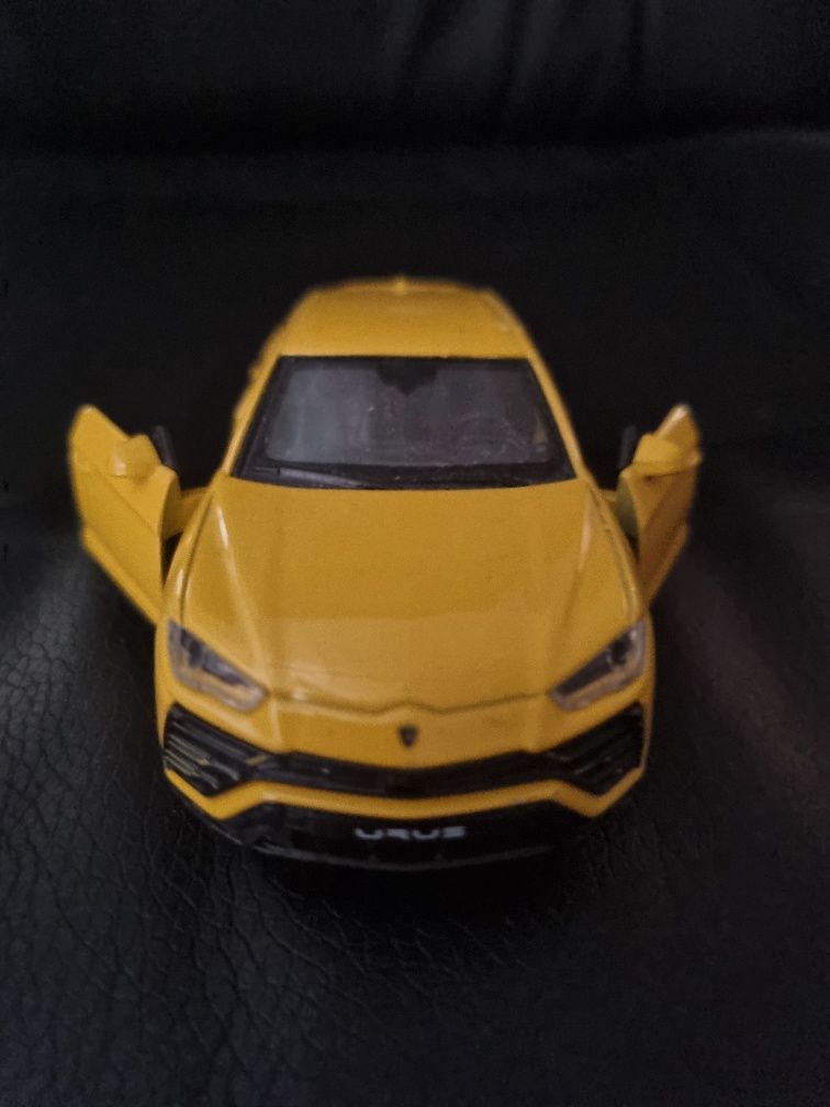 Lamborghini urus Amarelo