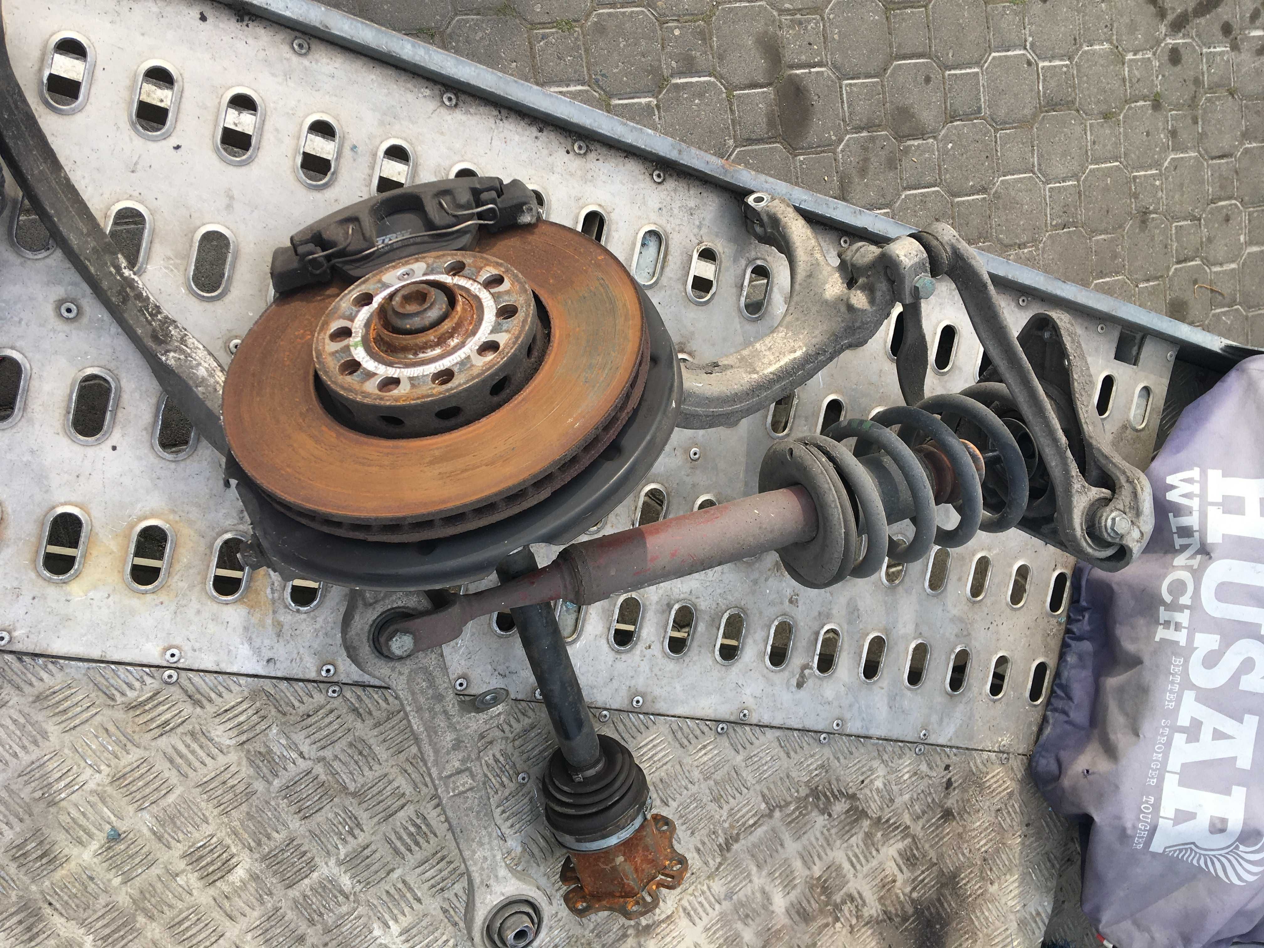 AUDI A4 B7 Zawieszenie przód przednie sanki Wózek belka trawers