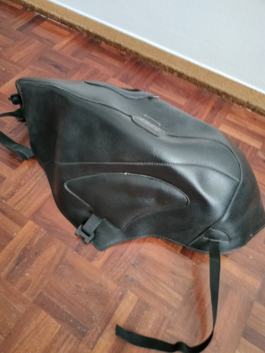 Proteção de depósito Honda Bagster