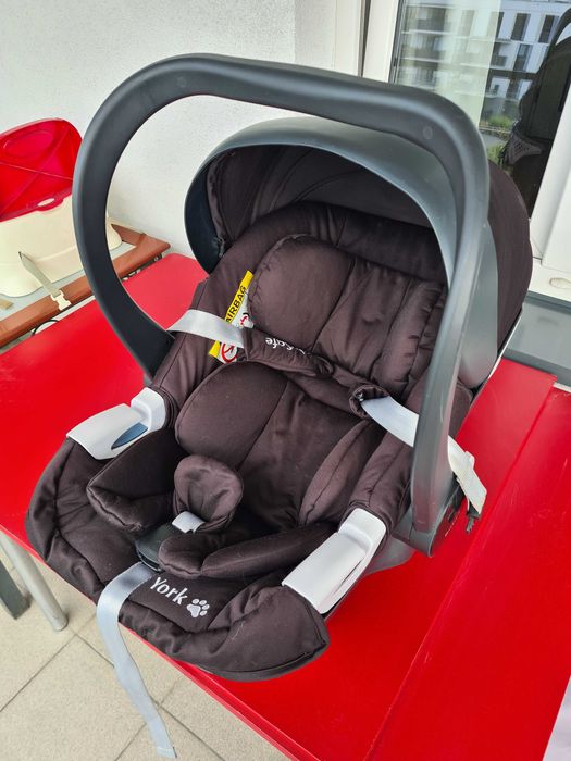 Fotelik samochodowy BabySafe York z bazą Isofix czarny
