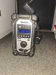 Radio budowlane Makita DMR110