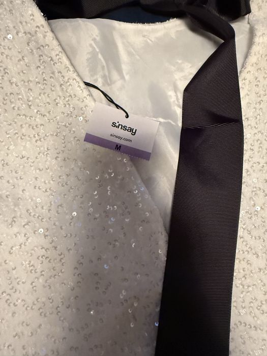 Cekinowa sukienka Sinsay idealna  na święta