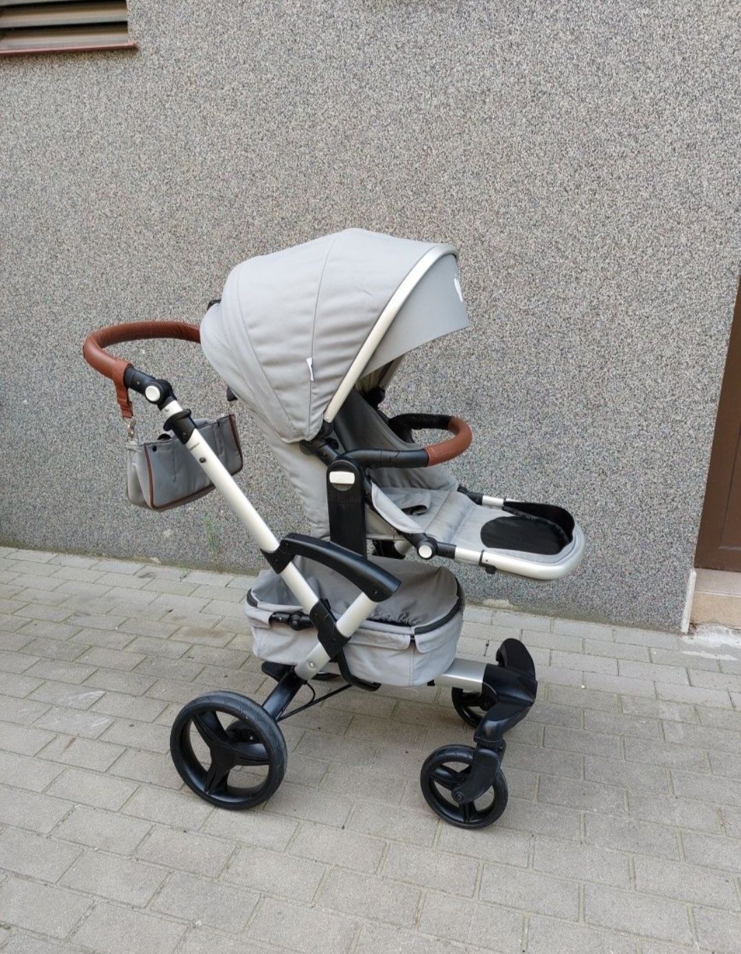 Wózek wielofunkcyjny  dziecięcy marki BONAVI   2 w 1 + dodatki  stan b