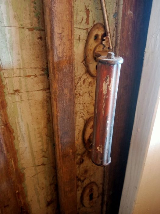 Двери входные деревянные