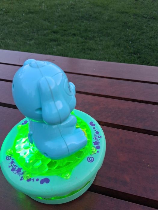 Obrotowy projektor z kreskówek Elektryczne zwierzątko z muzyką