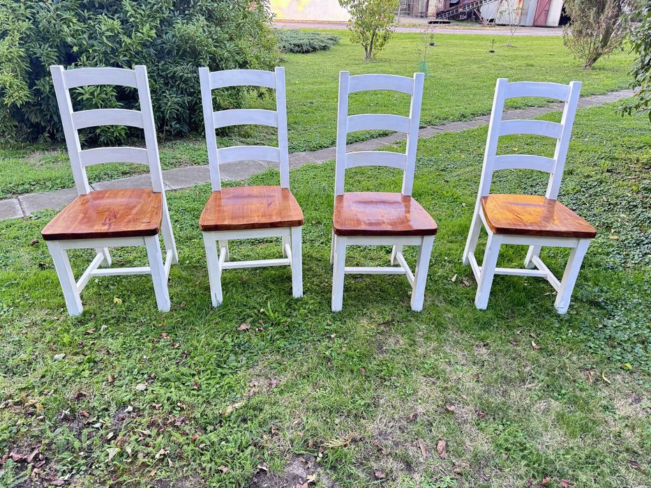 Komplet 4 krzeseł drewnianych – wygodne i zadbane