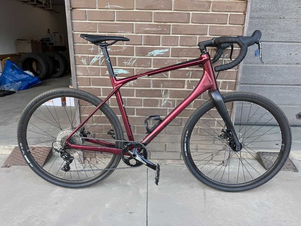 Велосипед 28" Merida SILEX 300 (2023) dark red L (53) 181-192 см