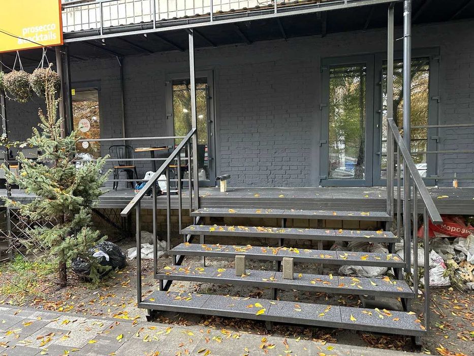 Здам фасад 35м2 Дорогожичи перетин Дорогожицька/Теліги/Ризька/Шамрило