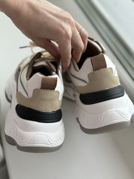 Кросівки жіночі нові