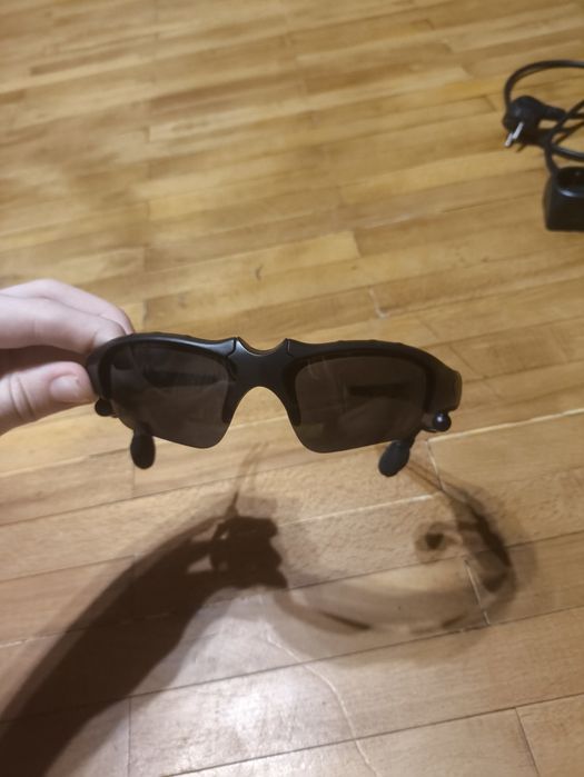 Продаю сонце захесні окуляри з наушниками