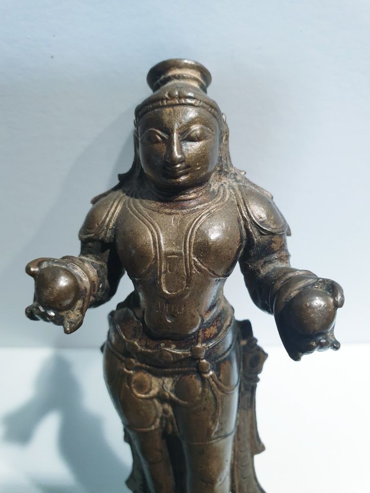 Maravilhosa antiga escultura de Deusa Indiana em bronze