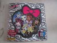 Caderneta completa : Monster High Skull