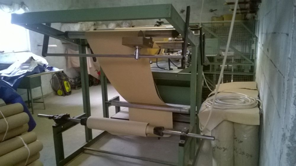 Máquina para fabricar saquetas de papel