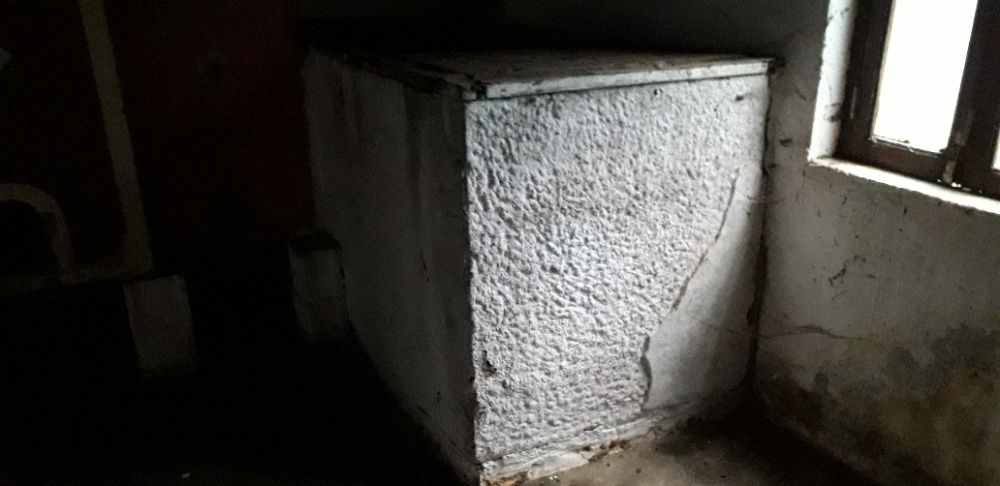 Pias tanques antigas em pedra para efeitos exteriores Peças grandes.