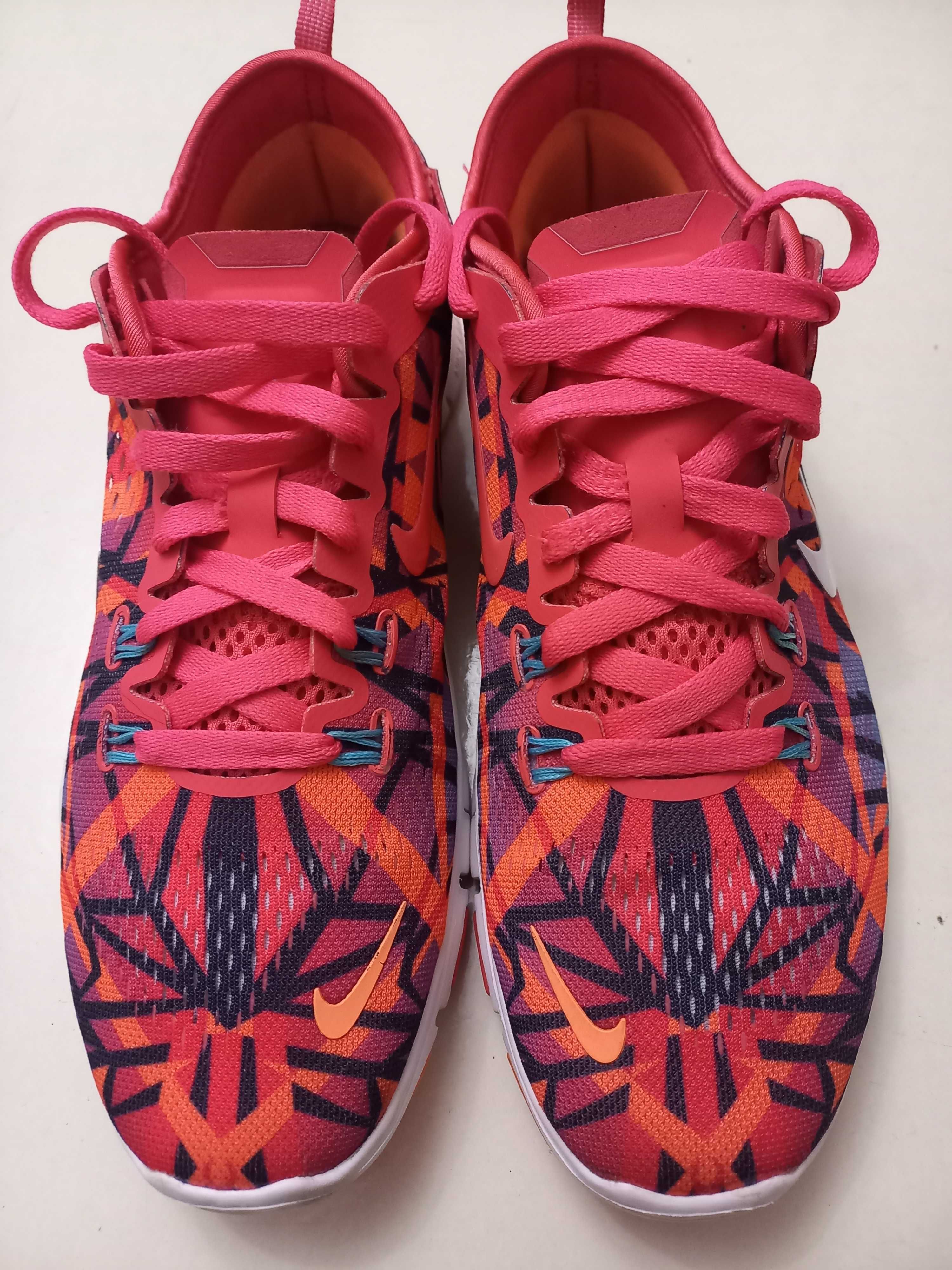 Кроссовки  женские   Nike оригинал 40 размер