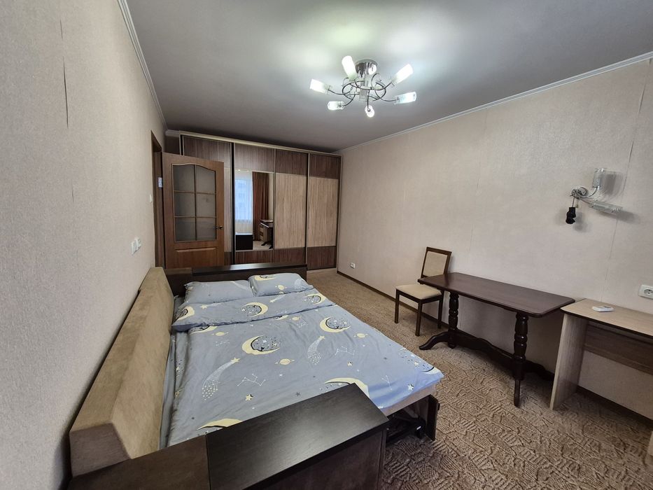 Подобово та погодинно здається 1 кімнатна квартира на Митниці