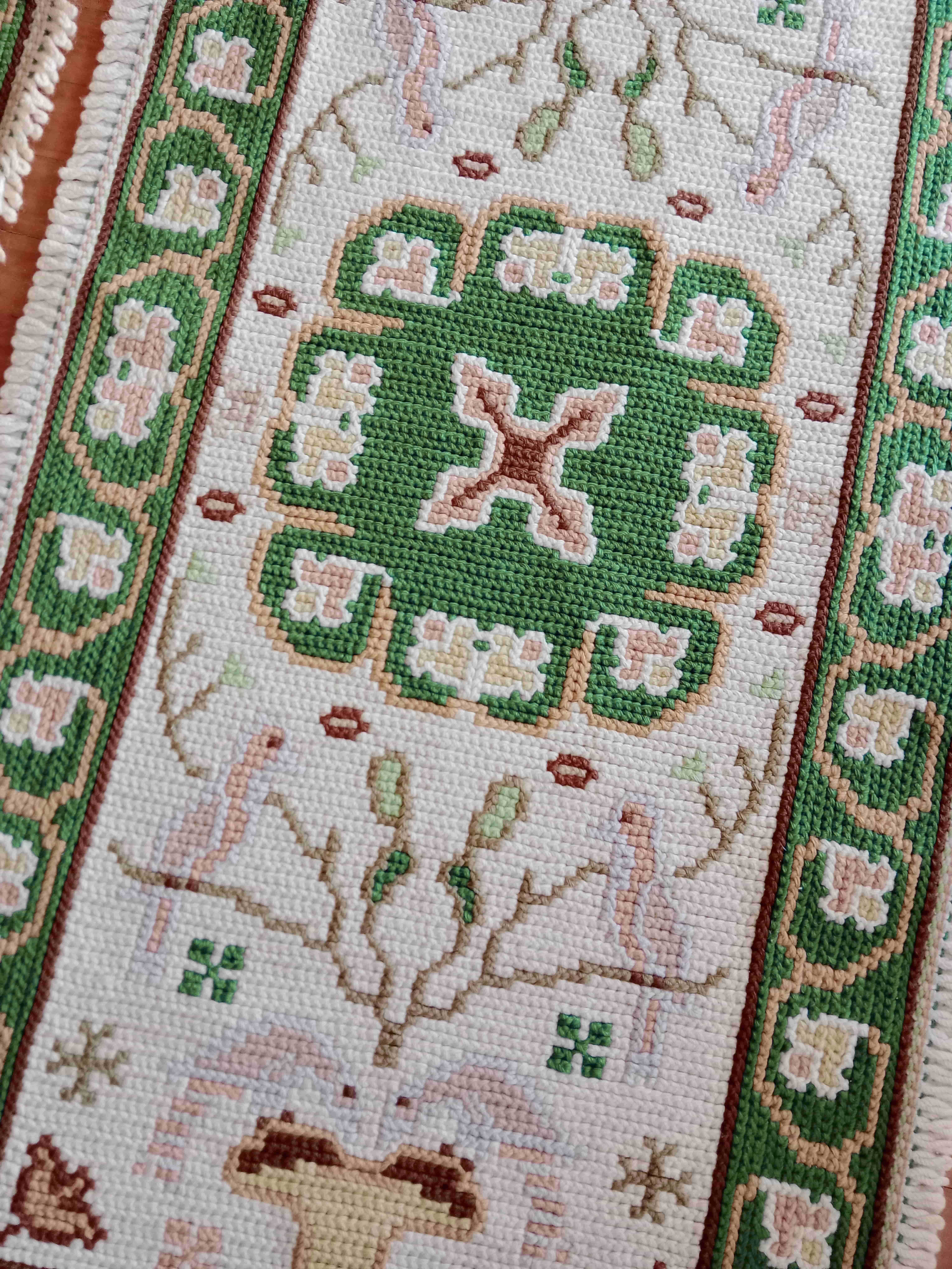 3 Tapetes de Arraiolos / 3 handmade Arraiolos rugs : 140 cm x 72 cm