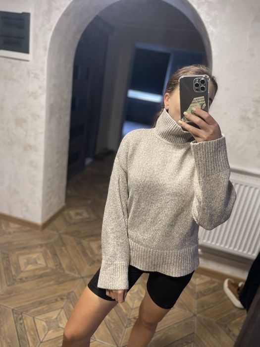 Светр бежевий ейч дем