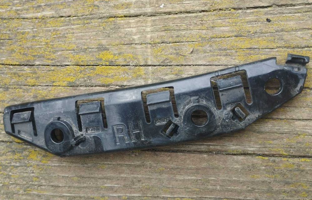 Кріплення кронштейн крило бампер Tesla Model 3 Y направляюча крепление