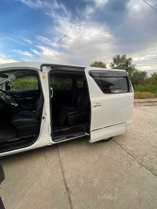 Продам Toyta Vellfire пассажир 2013 автомат 7 мест 2.4 Япония