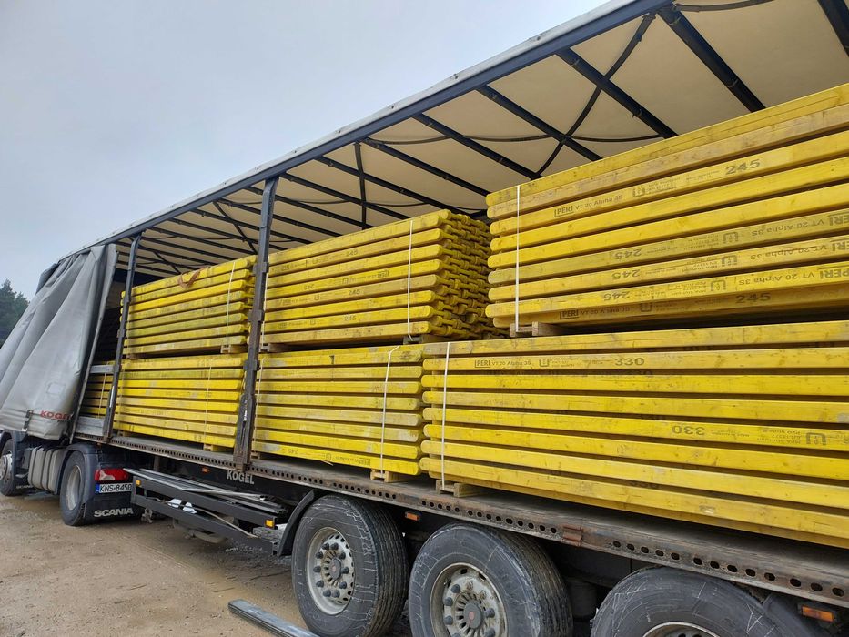 Stemple budowlane szalunki stropowe. Podpory metalowe głowice trojnogi