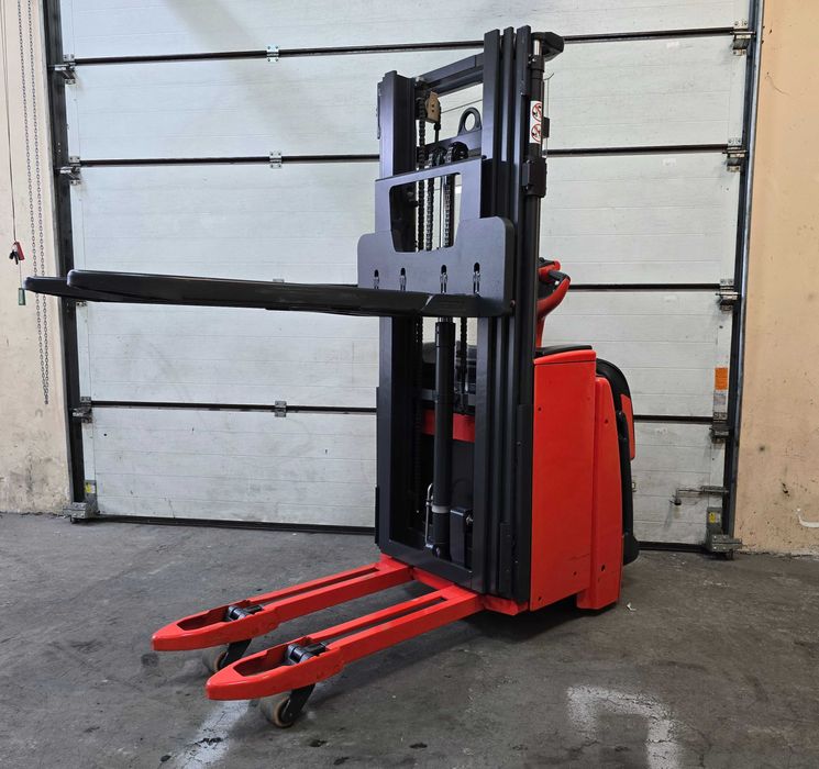 Штабелер самохідний Linde 1.4 тонни, підйом 4,352 метра 2021 рік