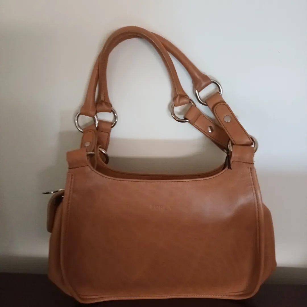 Mala Furla de pele em tom camel