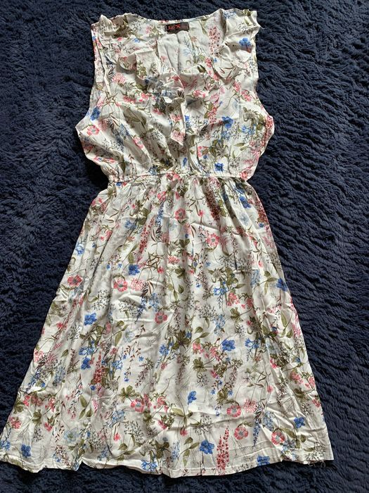 Letnia sukienka z wiskozy. Nowa bez metki.