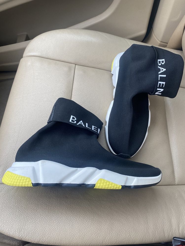 Balenciaga 42 ………………………….