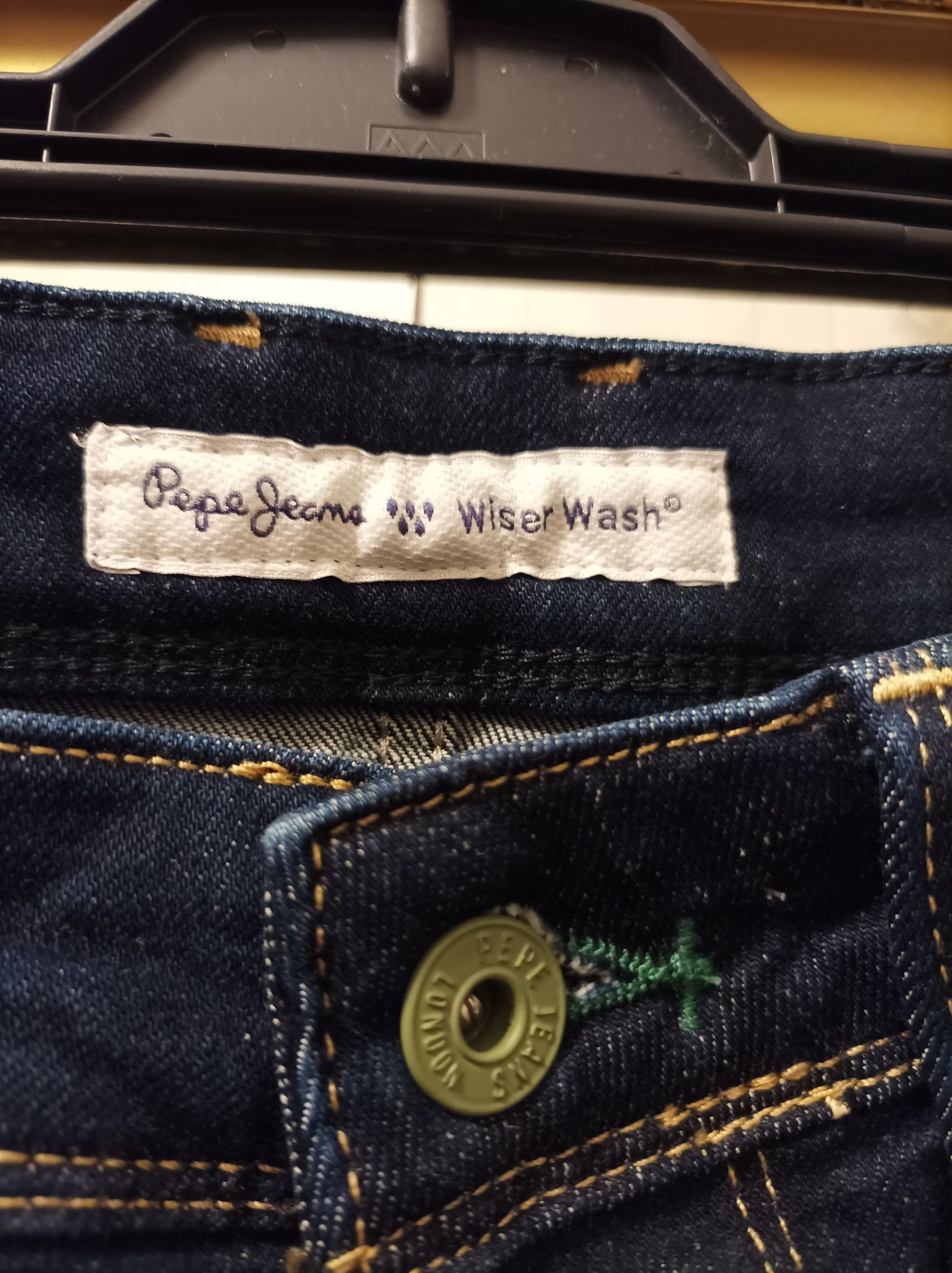Spodnie jeansowe Pepe Jeans.