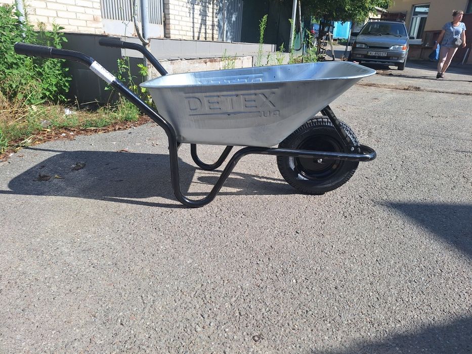 Тачка будівельна