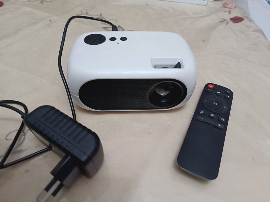 Продам проектор XON SmartViev M 24. (640*360,.1000 люмен).