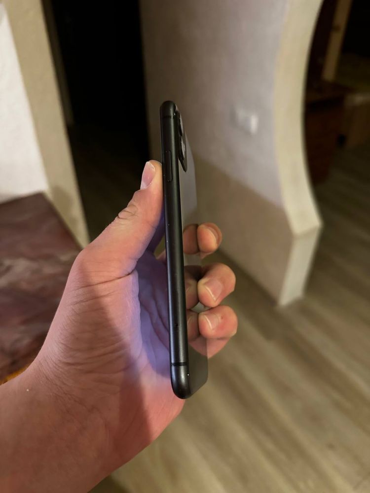 Продам Iphone 11