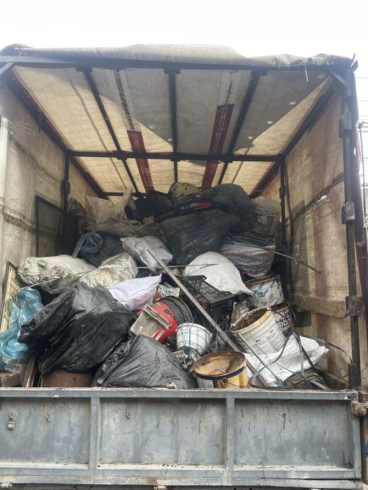 Вивіз будівельного сміття, меблів і гілок