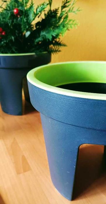 Donice  duze,niestandardowe  na balkonowa balustrade ,Kolor grafit .