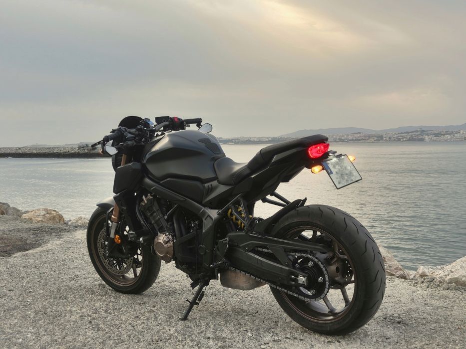 Honda CB650R como nova