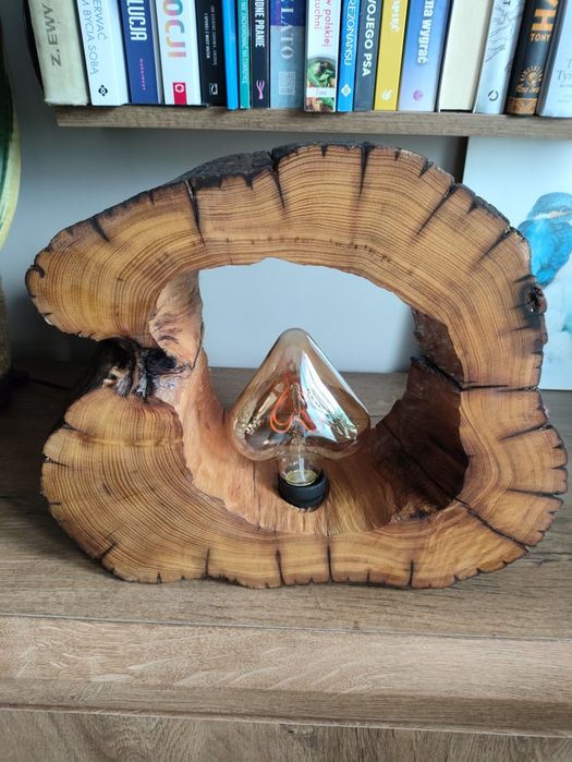 Lampa z pnia drewna akacjowego ,klimat