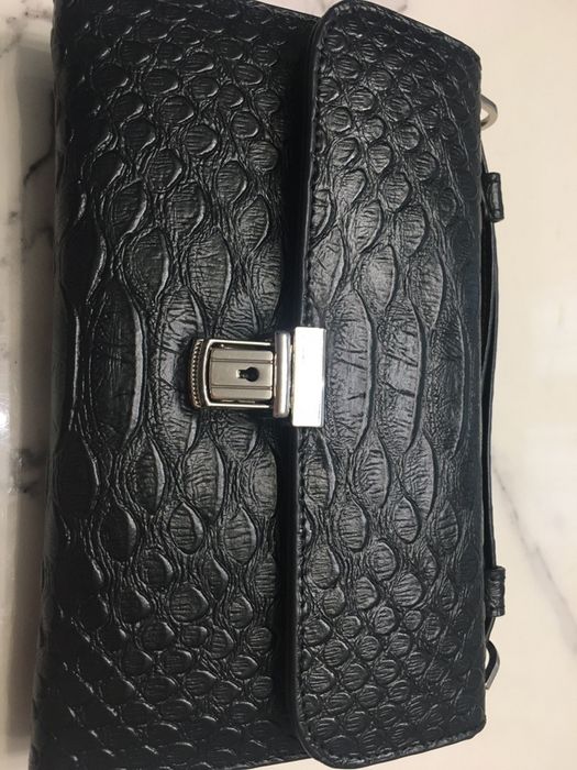 Стильный  минималистичный кожанный клатч