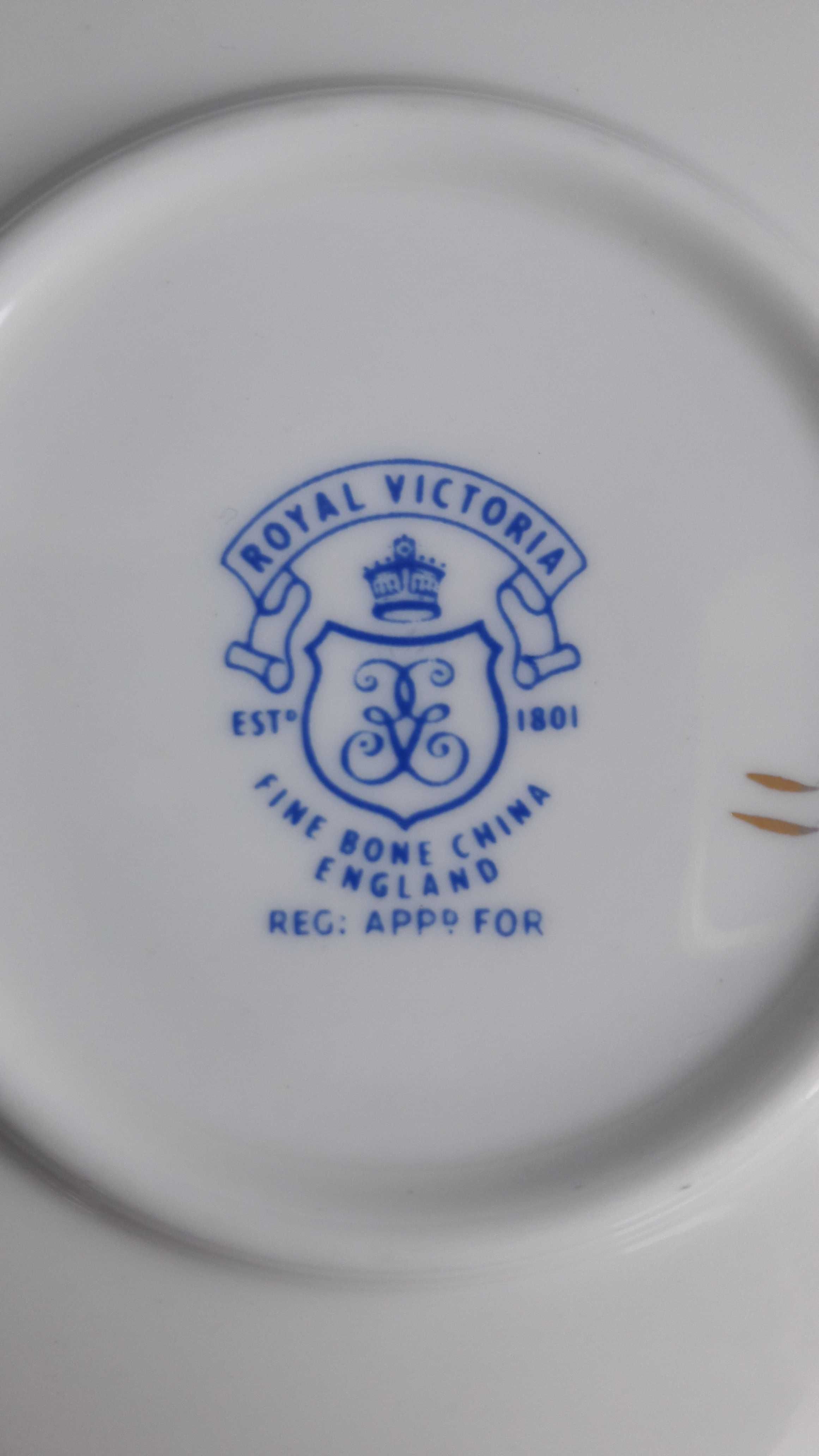 Mały talerzyk z porcelany kostnej Royal Victoria
