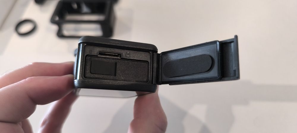 DJI Osmo Action 3 standard combo + DJI Care + tripé extensível