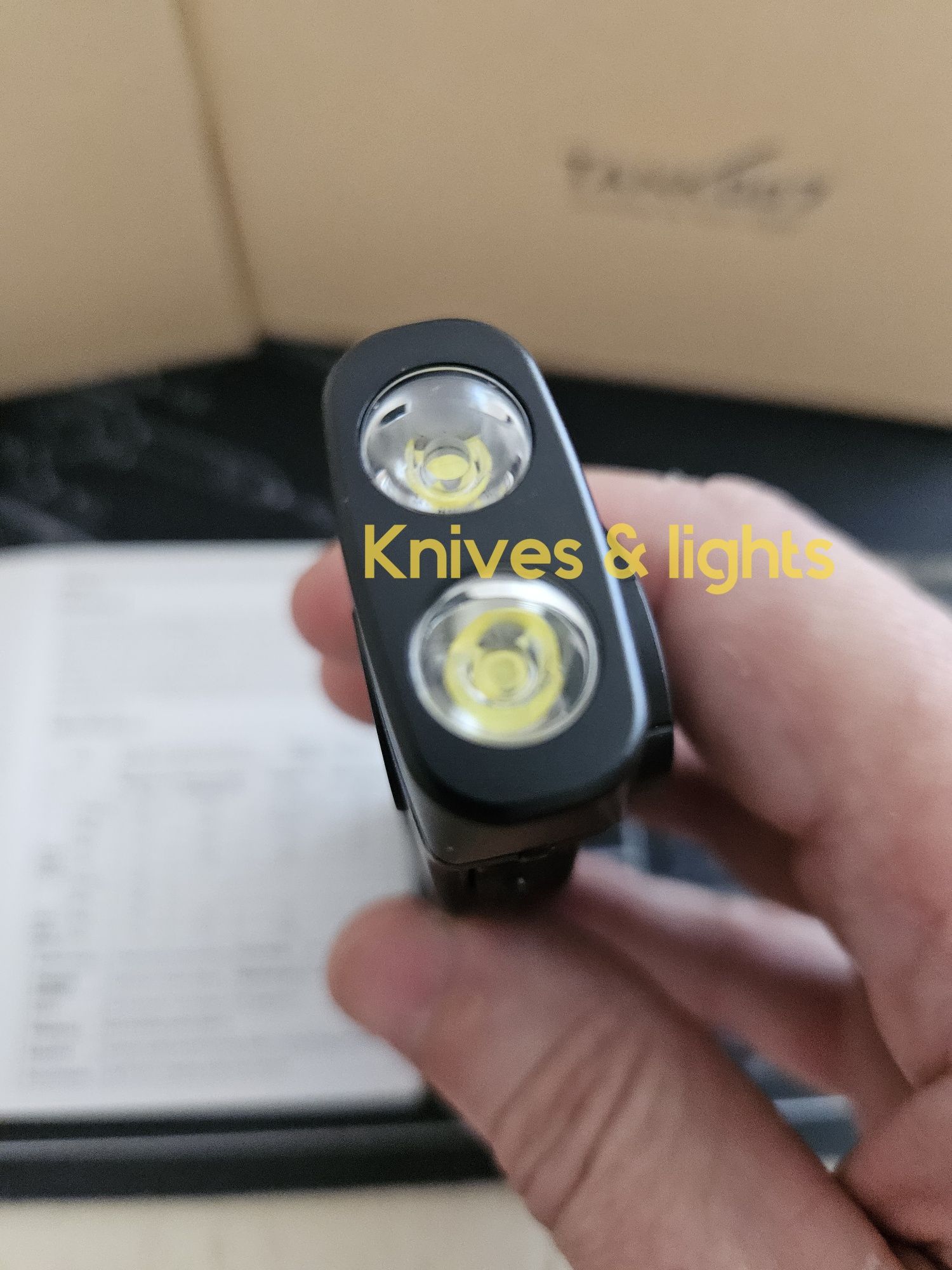 Tank007 WF02, 1100 lumens, EDC ліхтар з подвійним світлом, НОВИНКА